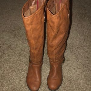 Light brown boots